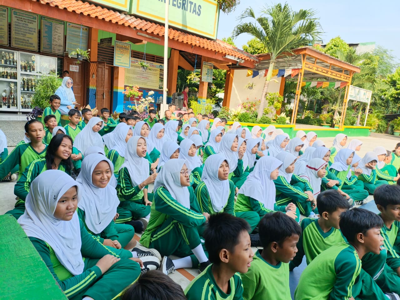 Wisata LiterAsyik Ke SDN Pulo Gebang 24